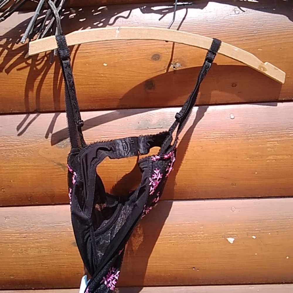 Drop Dead Gorgeous - image 3